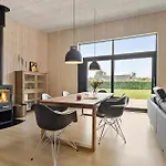 3 Bedroom Awesome In *