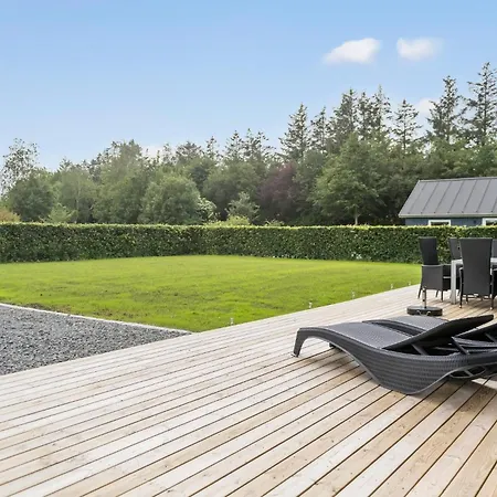 3 Bedroom Awesome In Holiday home *