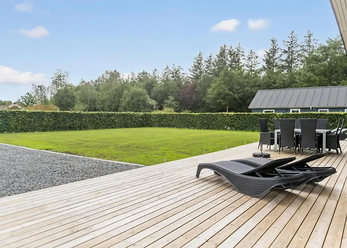 3 Bedroom Awesome In Holiday home *