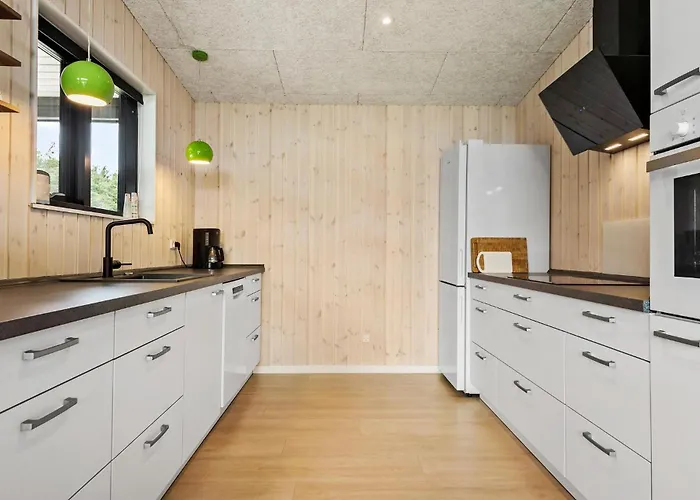 3 Bedroom Awesome In *
